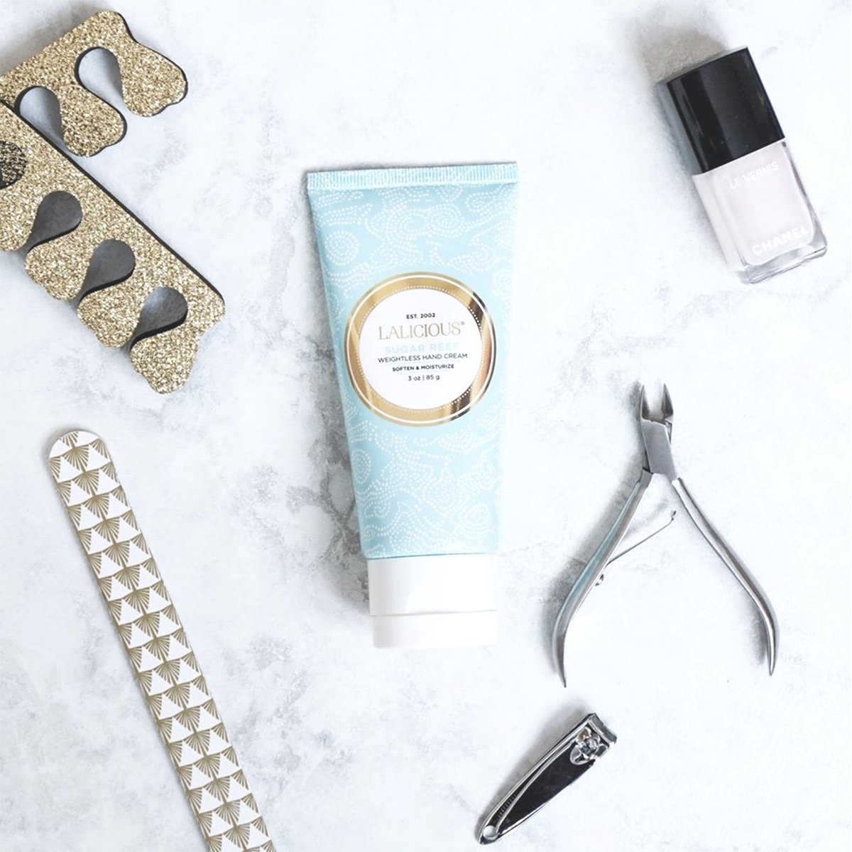 Après votre manucure maison, appliquez la crème pour les mains Sugar Reef de <a href="/LALICIOUS_LA/">LALICIOUS</a> ! Son odeur est simplement divine. 💙 #LaboratoireLarima #Lalicous