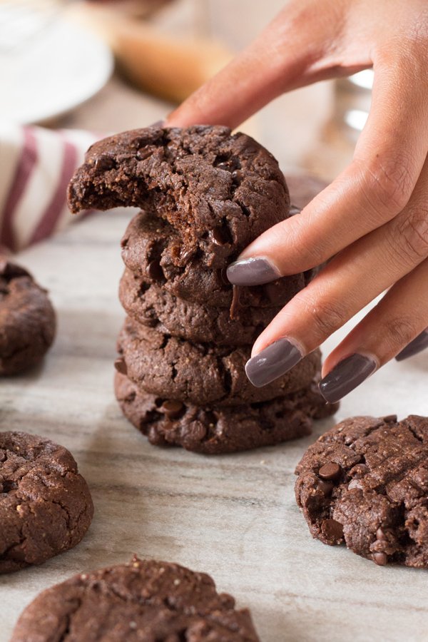 ExSloth's tweet image. Decadent #vegan double #chocolate cookies - hands down my favourite #vegandessert ever 😍  #vegancookies exsloth.com/vegan-double-c…