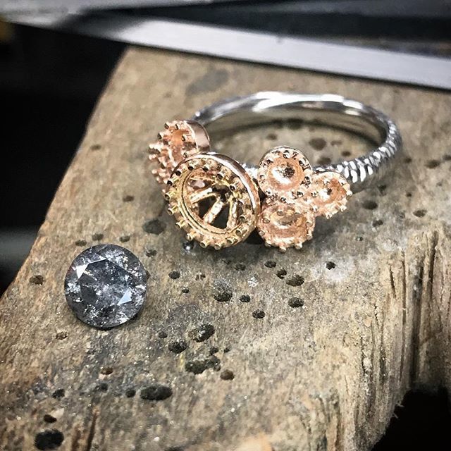 JamesNewmanLtd's tweet photo. We designed this 9ct red setting specifically for this lovely, 1ct, salt and pepper diamond - can’t wait to see it come together!
#bespoke #bespokejewellery #personalisedjewellery #showmeyourrings #saltandpepperdiamonds #greydiamonds #handcrafted #madeb… https://t.co/8zMCMXyYAI https://t.co/DHQ7vaYmL1