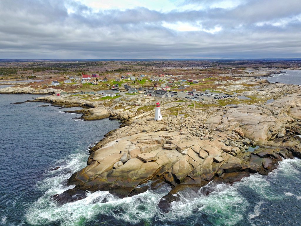 FamjamTravels's tweet photo. ✨ The lighthouse at #PeggysCove on a beautiful day 🙌 Always a fun spot to come to 😃 @DJIGlobal ✨ https://t.co/6aibbdYMIV