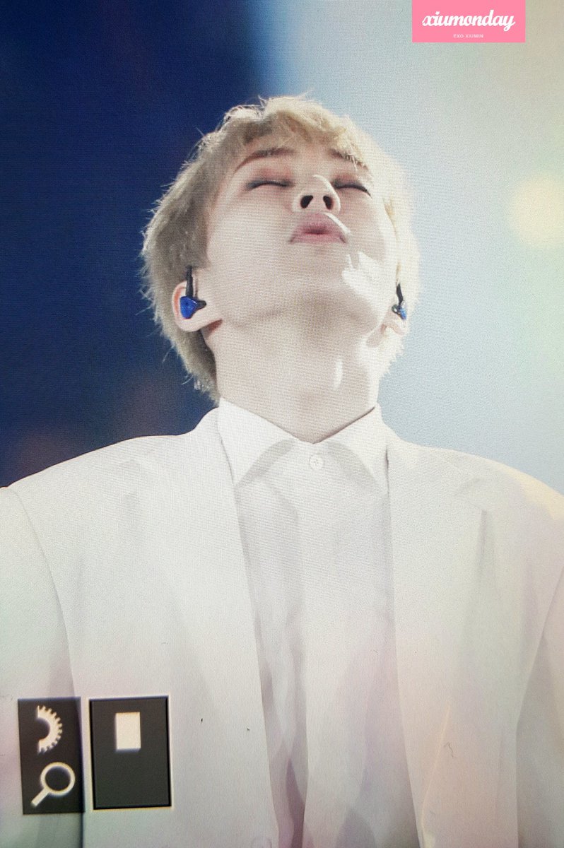 xiumonday0326's tweet photo. 180318 방콕 엘리시온
#시우민 #XIUMIN #김민석 
그리고 천사승천 반대요!!!!!! https://t.co/YVSI8LYTCb