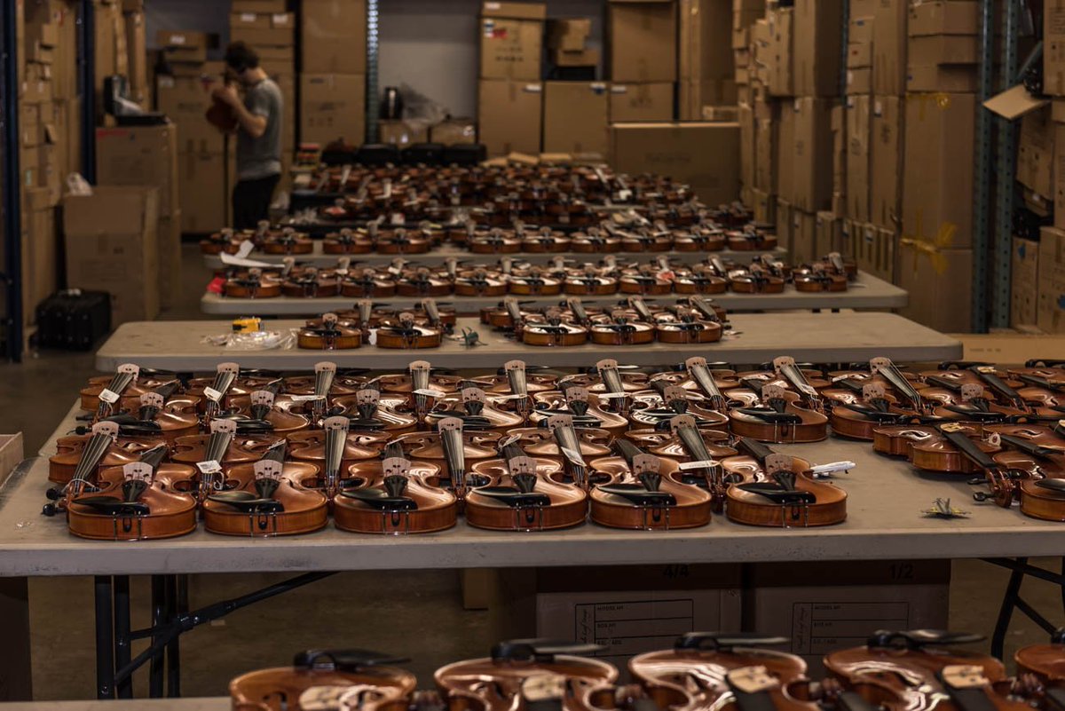 CincyRefined's tweet photo. Super cool violin shop located in a house that dates back to 1805 in College Hill / Photos: https://t.co/CZKXer6qG9 https://t.co/APZ32pEsCJ