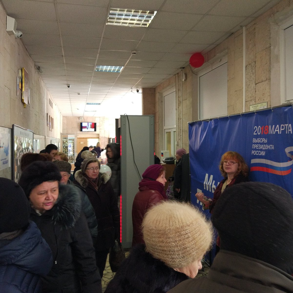 GavrMS's tweet photo. На #участОК #2015 много избирателей с утра! #Москва #КомандаЮга Голосуем:) https://t.co/NK9gtvTHmS