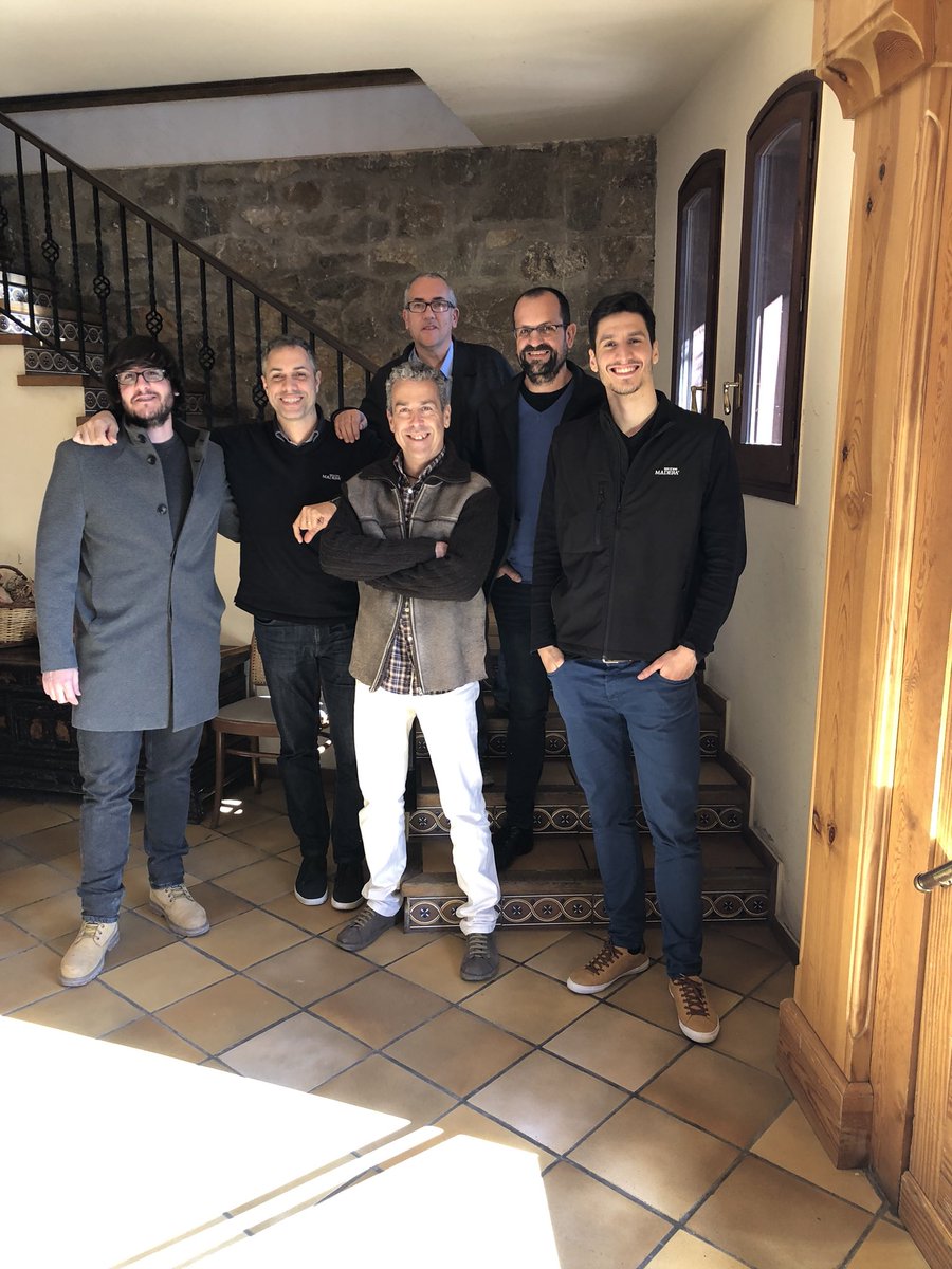 Visita al showroom de nuestros proveedores <a href="/LoxoneES/">Loxone ES</a> junto a nuestros compañeros <a href="/HouseHabitat/">House Habitat Biopasiva</a> Hemos empezado a instalar en nuestros proyectos sistemas de #Domotica convirtiéndolos en auténticos #SmartHomes que facilitan el día a día, y aportan #confort y #AhorroEnergético.