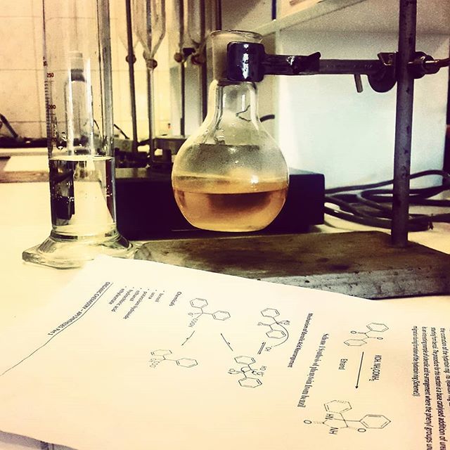 mybenznote's tweet photo. Organic chemistry ⚛

#antiepileptikum #synteza #fenytoin #labaky #chémia #kimia #chemistry #benznote #mybenznote #lab #orgchem #scientist #science #scienceart #flask #secondaryschool https://t.co/HXfvD5Ot9I https://t.co/O8khrtoEPl