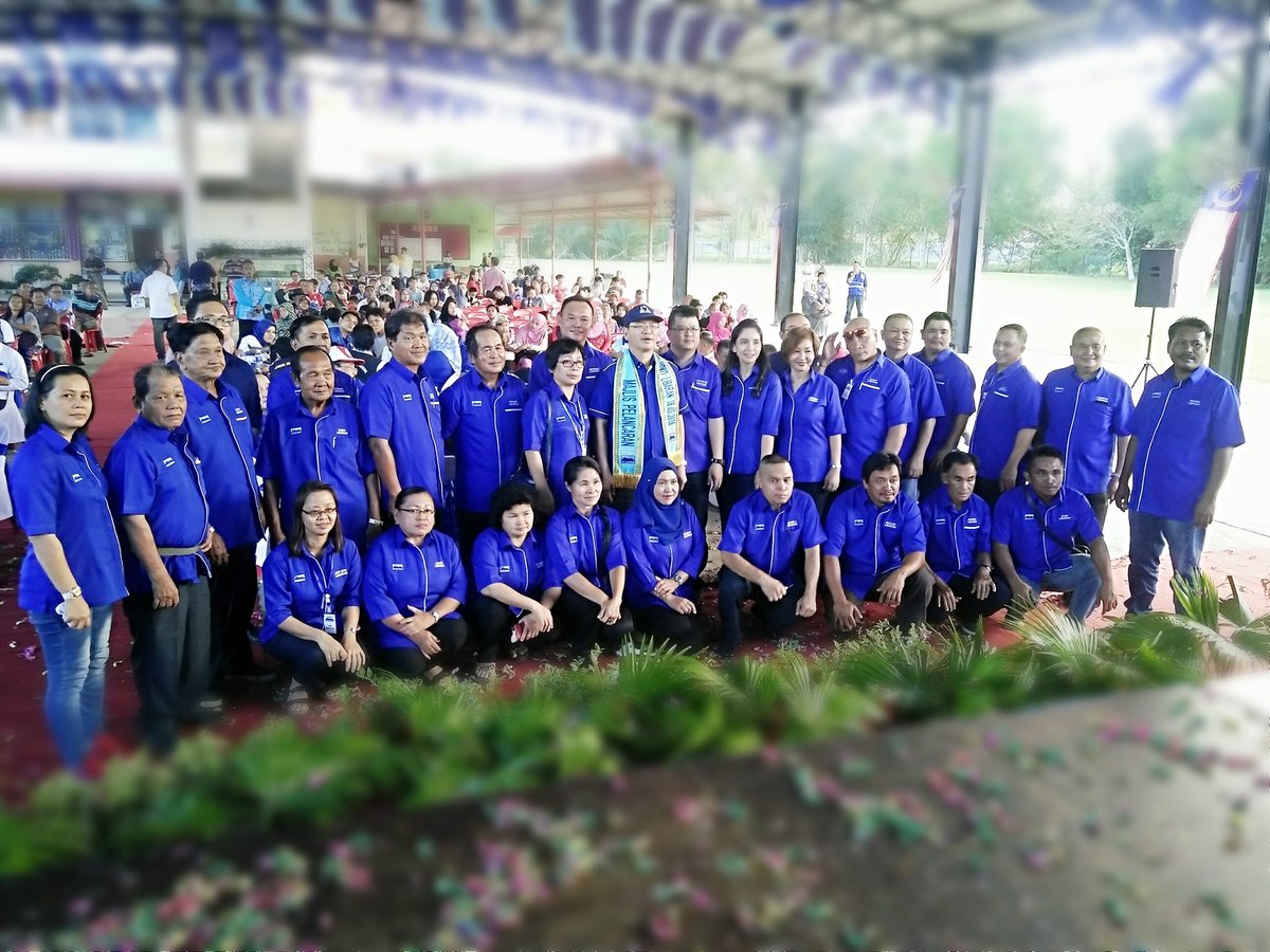 melton1102's tweet photo. YB DSP @WTangau bersama AJK Bahagian UPKO #Libaran yang baru sahaja dilancarkan @NajibRazak @MusaHjAman @bernamadotcom @JapenSabah @SayangiSabah @barisanasional @UPKO_Malaysia #herewithyou https://t.co/t82QEQWA2f