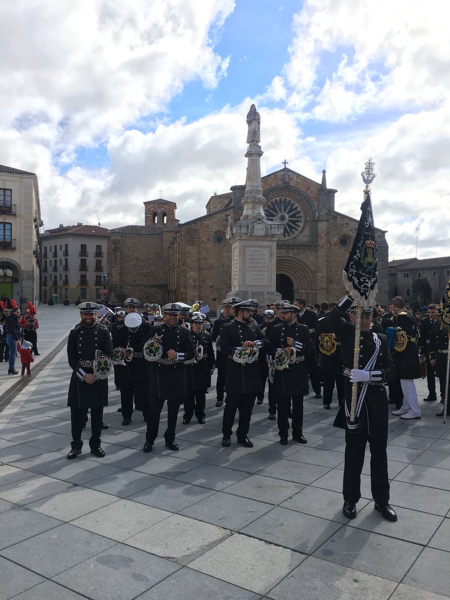 Comienza los sones de @BctLaInmaculada y aparece los primeros rayos de Sol en El Grande

#ToquesDePasion 
#SentirAmarrado