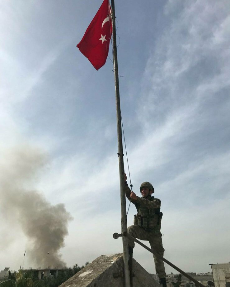 News_of_Victory's tweet photo. الجيش التركي و الجيش السوري الحر يدخلان مركز مدينة عفرين بعد إشتباكات عنيفة مع ميليشيات PKK/PYD الإرهابية منذ مساء أمس  
#تحرير_عفرين 
#TurkeyMovesForPeace 
#TurkishArmyinAfrinForPeace 
#TurkeyCleansTerrorFromAfrin 
#ZeytinDalıHarekatı 
#AfrinOperasyonu 
#غصن_الزيتون https://t.co/MR0rn9QavU
