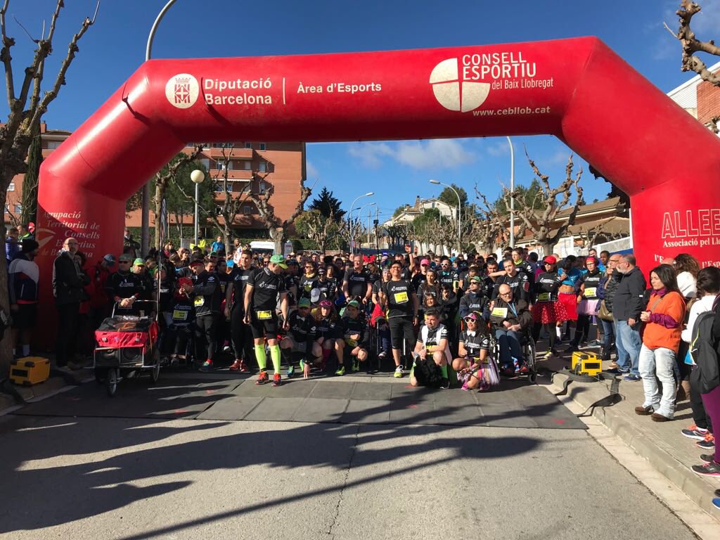AjSesrovires's tweet photo. Sant Esteve #Sesrovires és avui una gran festa de l’#esport i la #solidaritat amb @correengran. Una cita esportiva que ha aplegat 800 corredors!! Un èxit per a l’organització #GambadersEvents i la seva capacitat de mobilització. https://t.co/Cefu9PVFLD