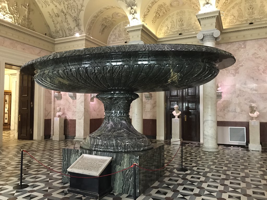 RedsunTours's tweet photo. Kolyvan Vase in the Hermitage museum is the largest vase in the world. It weighs 19 tons. #vase #art #kolyvan #kolyvanvase #hermitagetours #museum #gallery #artgallery @RedsunTours https://t.co/1sAi34JhFW