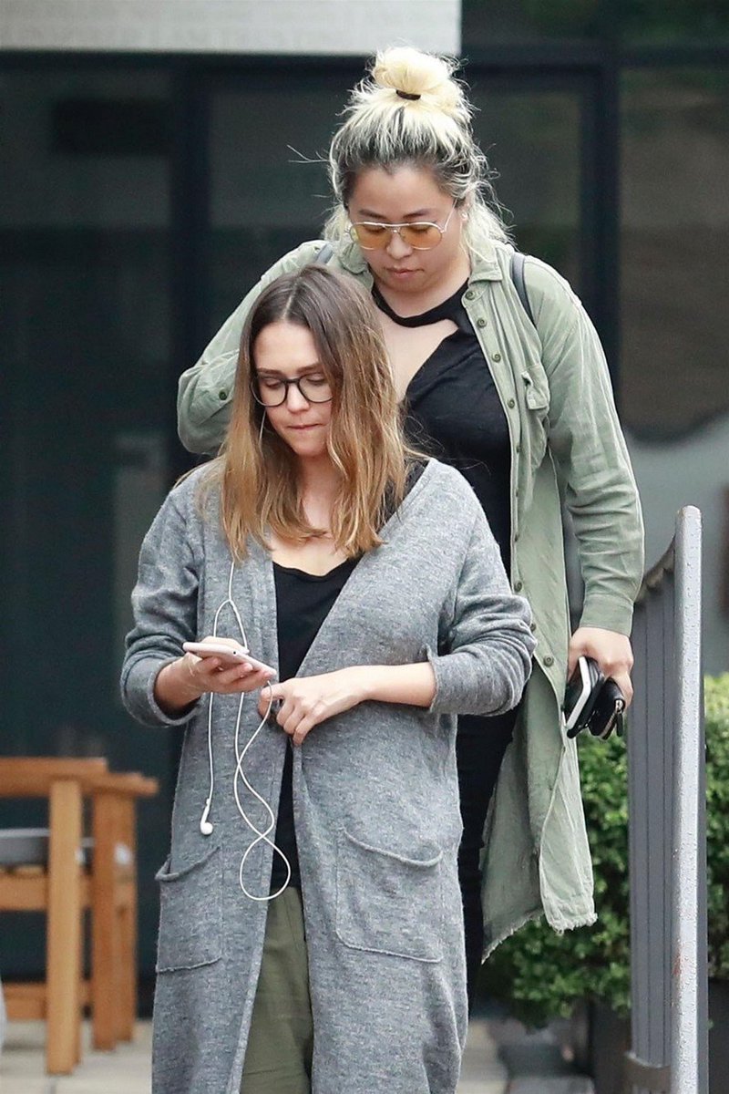 JAlbaFrance's tweet photo. #CANDID : @jessicaalba à Los Angeles ce 13 Mars. https://t.co/gyDeUVJ6vx https://t.co/baduykpaLk