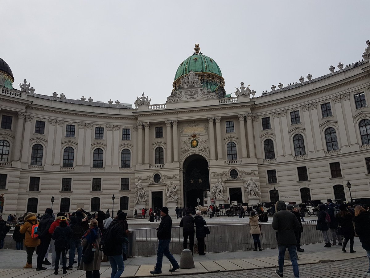 MillfieldLang's tweet image. Enjoying some sightseeing in  #Vienna Some pretty amazing architecture #LearnDeutsch @MillfieldSenior