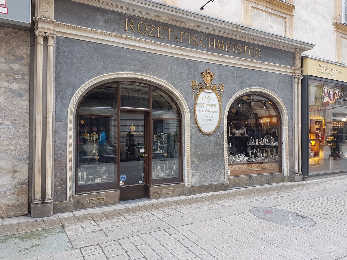 MillfieldLang's tweet image. Enjoying some sightseeing in  #Vienna Some pretty amazing architecture #LearnDeutsch @MillfieldSenior