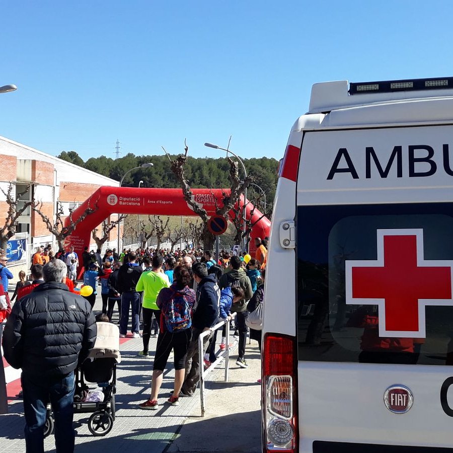 CREUROJABLLN's tweet photo. Matí fantàstic a #SantEsteveSesrovires a la cursa solidària @correengran. Sempre presents per les #bonescauses. Gràcies #GambadersEvents per aquesta bona iniciativa per recollir diners pel càncer infantil. https://t.co/fQDvbRWD04