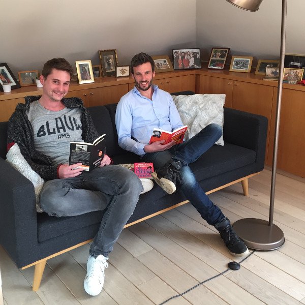 Onze <a href="/elrio_/">bourdon carton</a> en <a href="/johandeost/">Johan De Ost</a> kiezen een heel oeuvre. “Titels als De helaasheid der dingen en Godverdomse dagen op een godverdomse bol zeggen genoeg: Dimitri Verhulst vermengt op een ongeëvenaarde manier vlijmscherpe humor en diepe tragiek. Vlaamse topliteratuur.” #Boekenweek