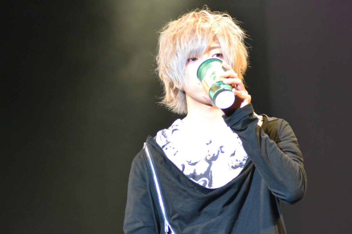 023_yuuu's tweet photo. 5ivestar@スカラエスパシオ

altのショーテーマは隠れ日常ということで自分はステージ上でカフェタイムを☕*°
altに所属してから初のステージ
とても楽しめたのでよかった🙆🏻‍♂️

この1年、美容師に向けた活動はもちろん、今しか出来ないことに色々と挑戦したい👊🏻👊🏻 https://t.co/hQ75LJuW6h