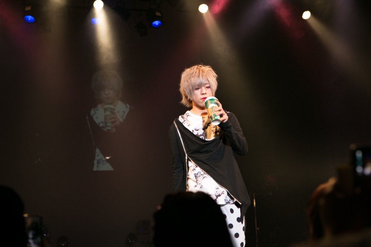 023_yuuu's tweet photo. 5ivestar@スカラエスパシオ

altのショーテーマは隠れ日常ということで自分はステージ上でカフェタイムを☕*°
altに所属してから初のステージ
とても楽しめたのでよかった🙆🏻‍♂️

この1年、美容師に向けた活動はもちろん、今しか出来ないことに色々と挑戦したい👊🏻👊🏻 https://t.co/hQ75LJuW6h