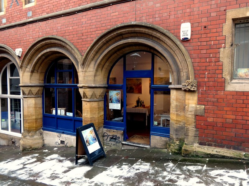 LietzauTom's tweet photo. We are open despite the #snow! Last day today, come to #ChristmasStepsGallery by 6pm before it's all gone. 'Restless City' #Bristol #atmospheric #cityscapes #geniusloci2018 @Gallery_Spaces @CSArtsQuarter @BristolCreative @VisualArtsSW #art #gallery #contemporaryart  #artforsale https://t.co/aZGng8wHFB