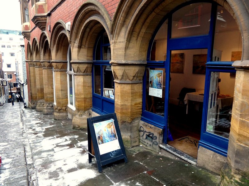 LietzauTom's tweet photo. We are open despite the #snow! Last day today, come to #ChristmasStepsGallery by 6pm before it's all gone. 'Restless City' #Bristol #atmospheric #cityscapes #geniusloci2018 @Gallery_Spaces @CSArtsQuarter @BristolCreative @VisualArtsSW #art #gallery #contemporaryart  #artforsale https://t.co/aZGng8wHFB