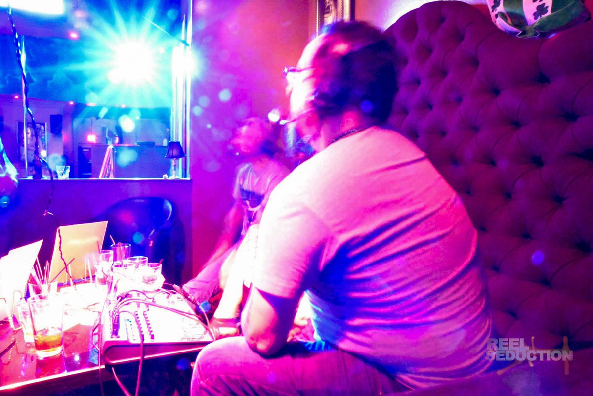 ReelSeduction's tweet photo. St Patrick would have had fun too @damesngamesvn welcomes @Matt_Slayer &amp; his guests @lisey_2014 @alexharpermodel @mrpetexxx on @and now #damesNgames #podcast #ReelSeduction #mattslayer #spearmintrhino https://t.co/H9mzpPJgX2