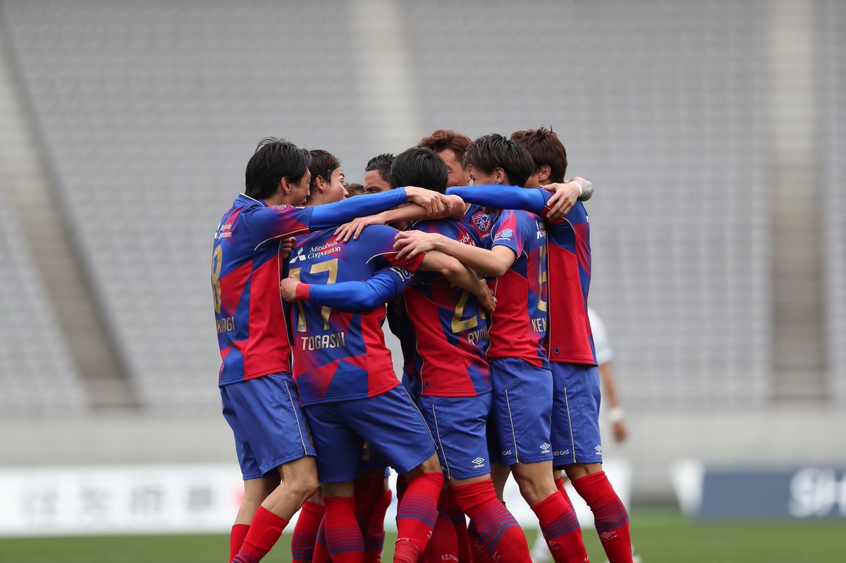 Ryoyaogawa6's tweet photo. リーグ戦初勝利👍
みんなで勝ち取った勝利✨
応援ありがとうございました！
#ホームで勝てた幸せ
#ディエゴさんのスーパーすぎるゴール
#みんなで喜んでる���っていいよね
#バスでもキャプテン笑顔だったよ
#まだまだこっから
#fctokyo
#小川諒也 https://t.co/O1P2x6oCOj