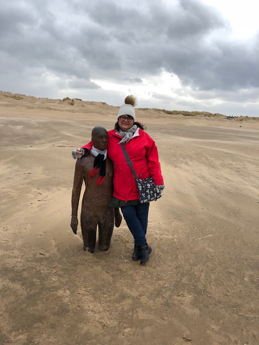 Jjmwebb's tweet photo. He looked cold so I made him a scarf! https://t.co/xqY3q6ORl2