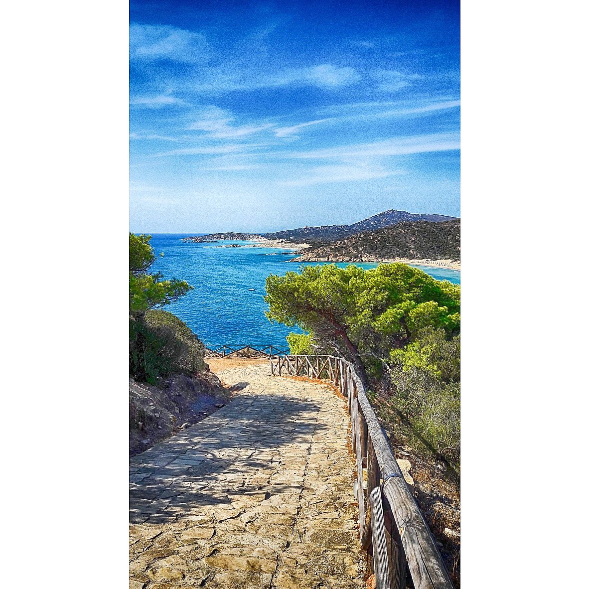 Viaggiofacile's tweet photo. In questa giornata uggiosa voglio tuffarmi nei colori della #Sardegna 💙 memories #Chia https://t.co/1sIBsedhfD