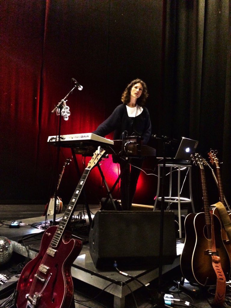 Muzikale duizendpoot @EvavManen luistert ook de alternatieve 'election night' in Het Huis Utrecht op! Entree is gratis, kom je ook naar TAAI presenteert: De Stemming van Utrecht 21 maart? facebook.com/events/3242138… En neem nieuwe Utrechters mee!