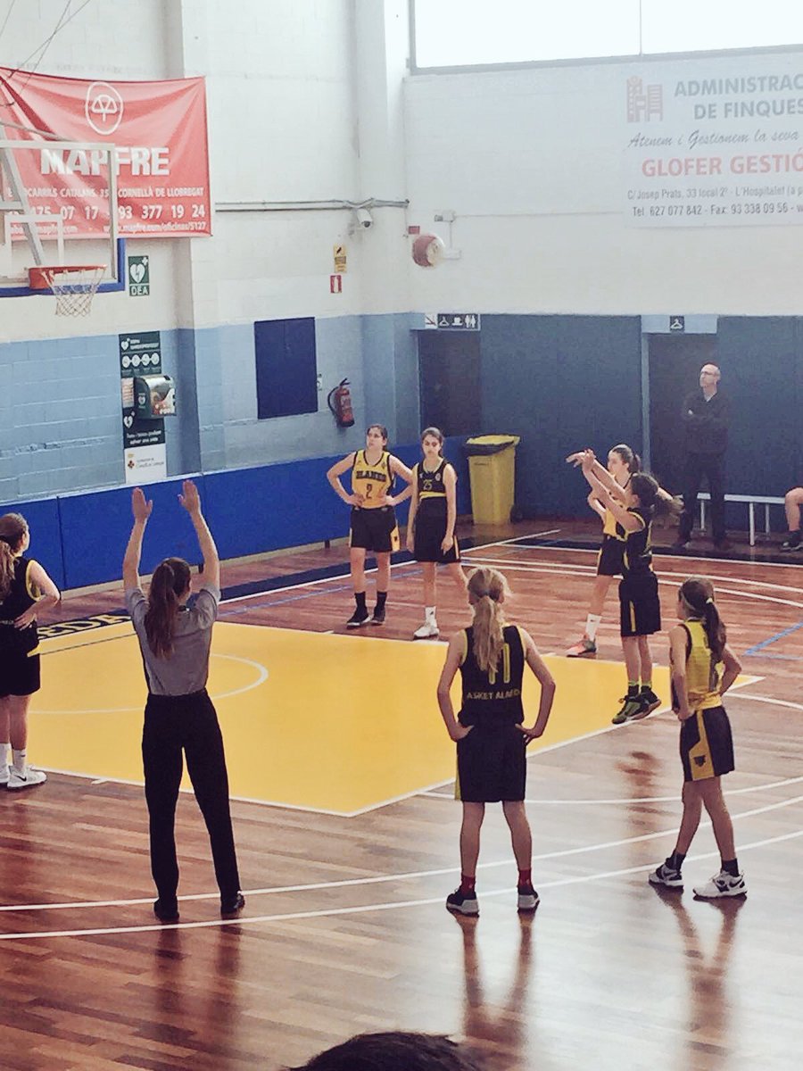 ASRBasketAlmeda's tweet photo. 🏀 #IF3ALM 48 - @cbblanes 47

Partit vibrant que es decideix en un final de gran emoció!!

#goAlmeda #jornadaAlmeda #basketAutèntic https://t.co/u1OsEEU21v
