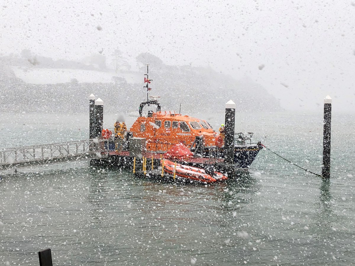 RNLI Salcombe volunteer crews returning this
morning after an exercise which ended in subzero temperatures and blizzard
conditions.