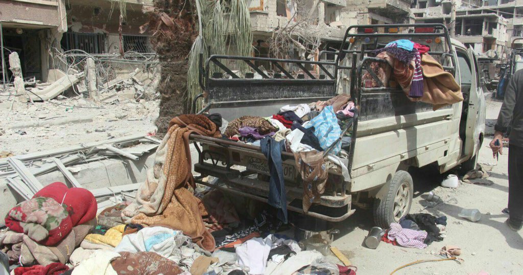Barbara040872's tweet photo. SAA/pro-ASSad militias terrorists prevented the families to carry their personal stuff when enemies occupied parts of #Hamouriyah, now it lays shattered in the streets of the town and the families fate, unknown.
Eastern #Damascus cs #Syria Mar 18 https://t.co/Qd2B2hUgCX