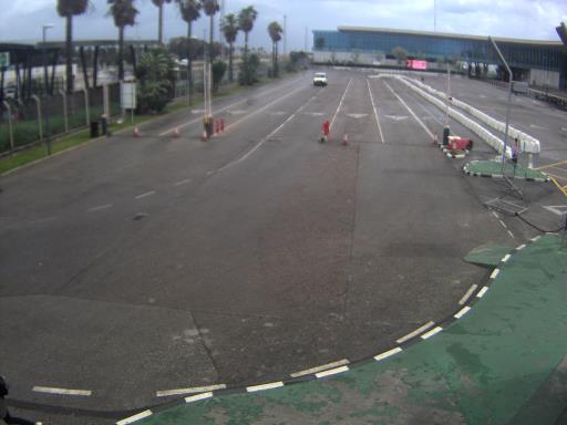gibraltarbord's tweet photo. OUT - no Q @ 12:49 pm #GibFrontier. Image taken @ 12:49 pm https://t.co/7edM9WUQV5
