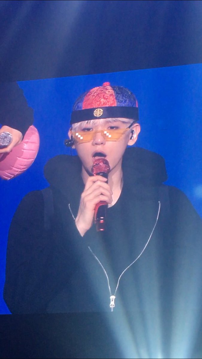 mookhun03's tweet photo. แต่ละอย่างที่แบคหยิบมาใส่ เอ็นดูเว้ย 55555555555555 #ElyXiOninBKK https://t.co/bpVJw5gLBQ