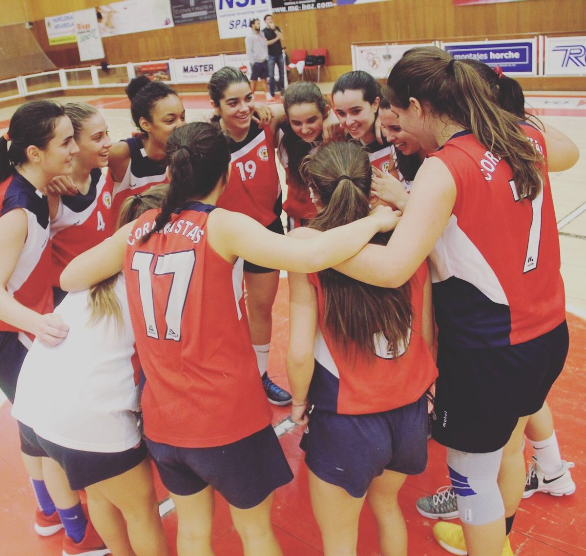 CorasBasket's tweet photo. Derrota del Junior femenino Preferente 2001 ante un grandísimo @brainsbaloncest por 45-68. No hay tiempo para dudar. Miércoles a las 19:30 #preplayoff #nolvidemoselpasado #estonoesfacil https://t.co/DrVZUEBZbY