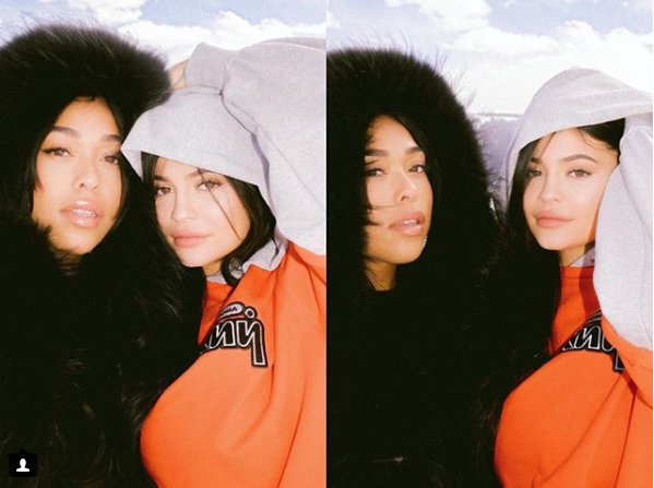 AffiliateCartek's tweet photo. #COSMOCelebs Kylie Jenner shows off her post-baby abs in these TDF hot tub pics with BFF Jordyn Woods 🔥 https://t.co/Os6otjAy2z https://t.co/abvsS1gld6