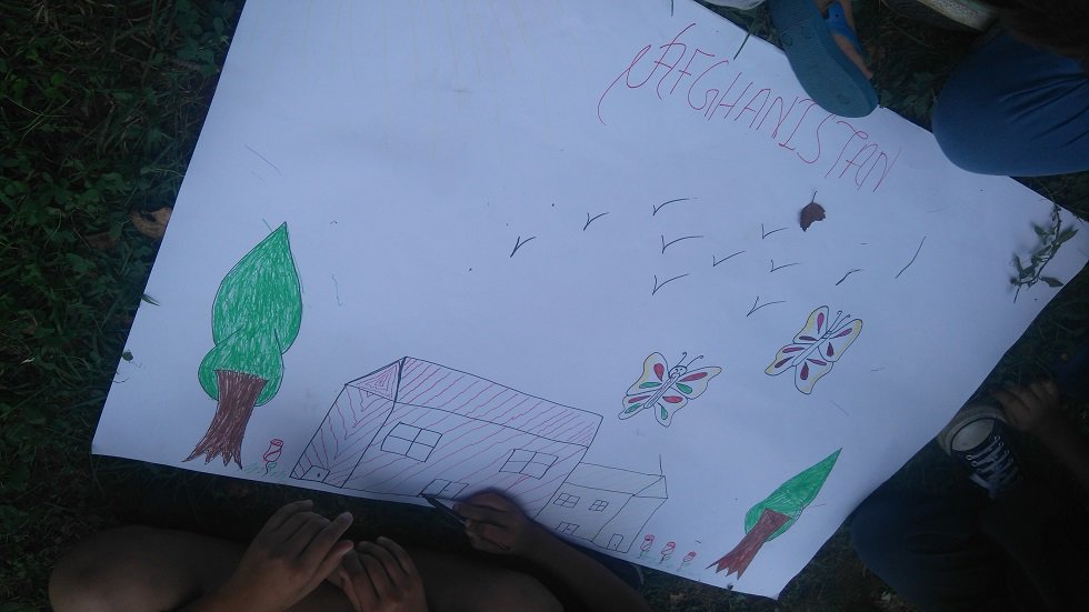 How do we take care of #kids forced away from home? Arts and crafts 🖼️✍🏽 can help #refugee children better adjust to their new environments and develop necessary social skills: wrld.bg/A6sG30iR1bA