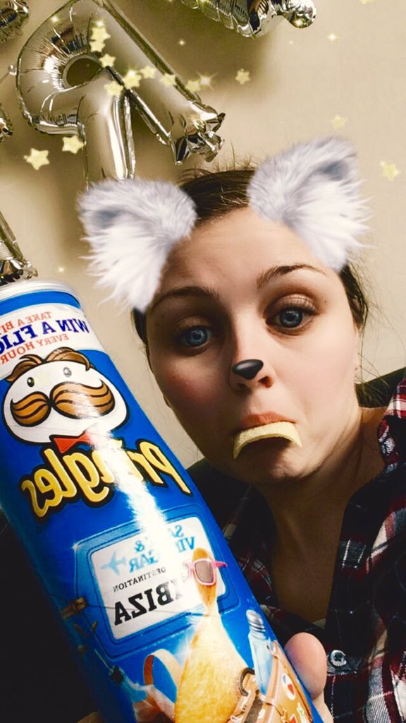 lanie19878's tweet photo. #PringlesTakeaBite  @Pringles_UK  🍾✈️🍾 https://t.co/obZ1gKu4OI
