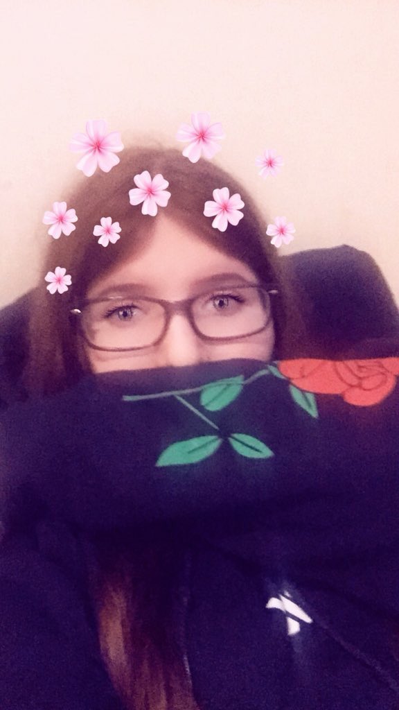 kiersdaisies's tweet photo. My @jccaylen Love me not hoodie is the coziest sweater I own and I’m loving it so much!! ✖️🌹✖️ @jaysee #LookJc https://t.co/qPNt8NqdVP