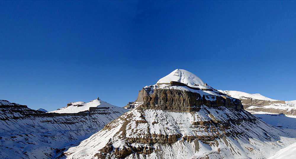 Dakshayani Shakti Peeth also known as Mansi Shakti Peeth is in the form of a stone slab near Kailash Mountain, Mansarovar in Tibet. Here, the right hand of Sati had fallen, she is in the form of Devi Dakshayani (who destroyed Daksha Yajna) and Amar appears as Vairabh.