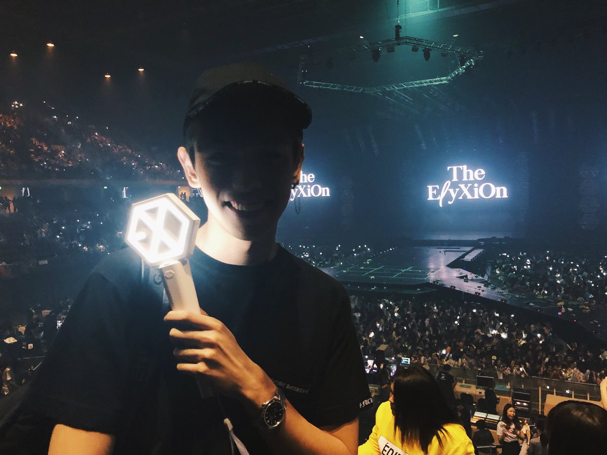 third_n's tweet photo. #exol #EXOElyXiOninBKKday3 #EXOElyXiOninBKK https://t.co/XavniyVfM2