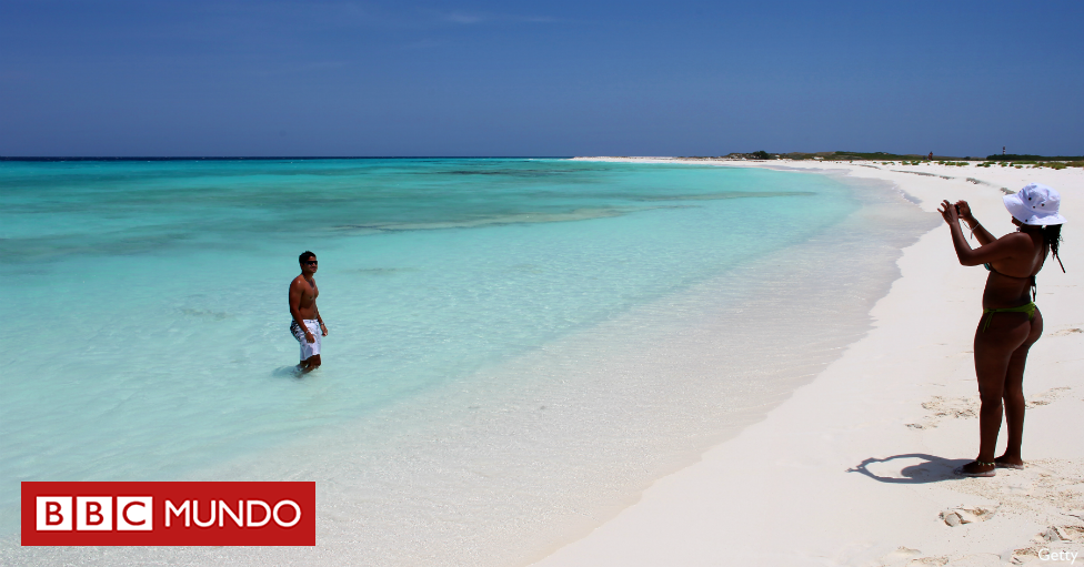 bbcmundo's tweet photo. Cómo es la vida en Los Roques, el idílico oasis de Venezuela donde (casi) no existe la crisis. https://t.co/oJDhIugWtz https://t.co/n9odixvHGC