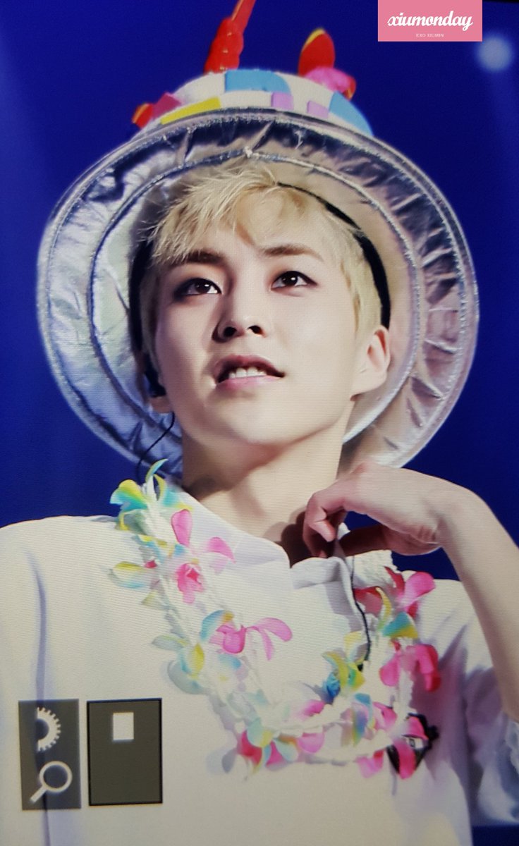 xiumonday0326's tweet photo. 180318 방콕 엘리시온
#시우민 #XIUMIN #김민석 
우리 천사 생일 미리 축하해
정말로 사랑해에ㅠㅠㅠㅠㅠ https://t.co/8p438rEQjs