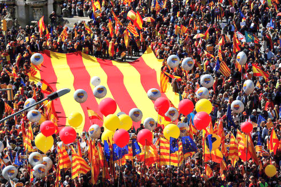 Barcelona - Societat Civil prepara otra “gran manifestación” en Barcelona para el 18-M - Página 2 DYklDnyX4AAYcs1