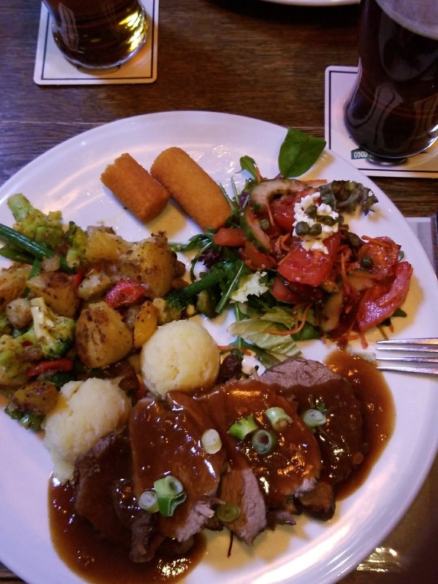 srwoolc's tweet image. Sunday roast!   M m good