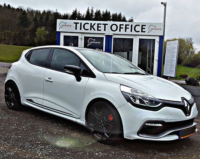 TurboRenault's tweet photo. @jacmireijn -  The Ticket Office 🖤 Can't wait to be back there🙌🏼 3 weeks to go💨
.
#nurburgringnow #nurburgring #nordschleife #touristenfahrten #touristenfahrer #northernrenault #renaultsportcommunity #csoc  #renaultsportclio #cliors #turborenault #re… https://t.co/b6g2AhqIAo https://t.co/LgnJrlyFfR