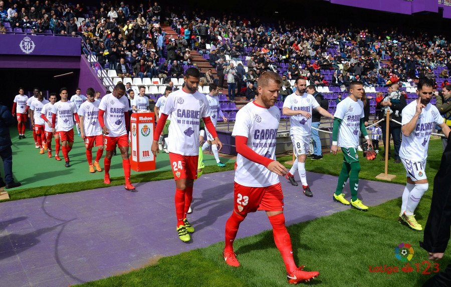 LaLiga's tweet photo. FINAL #RealValladolidAlmería 2-1

¡Jaime Mata y Óscar Plano remontan para dejar al Real Valladolid a 2 puntos del play-off! 💜💪

#LaLiga123 https://t.co/6wJITujSRF