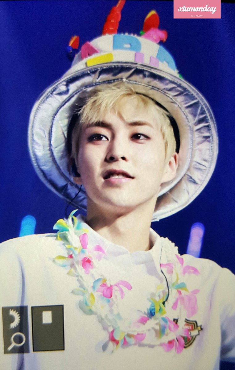 xiumonday0326's tweet photo. 180318 방콕 엘리시온
#시우민 #XIUMIN #김민석 
우리 천사 생일 미리 축하해
정말로 사랑해에ㅠㅠㅠㅠㅠ https://t.co/8p438rEQjs