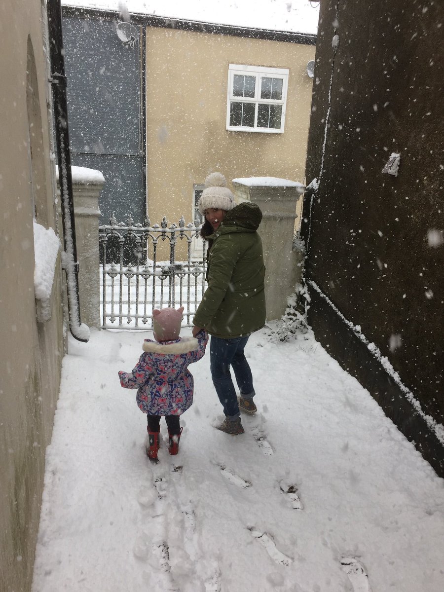 rugbydog7's tweet photo. Twice ? Really ? #snowtellingwhy #openfiresandfingers #prayfortomorrow https://t.co/DFIfLXkfz3