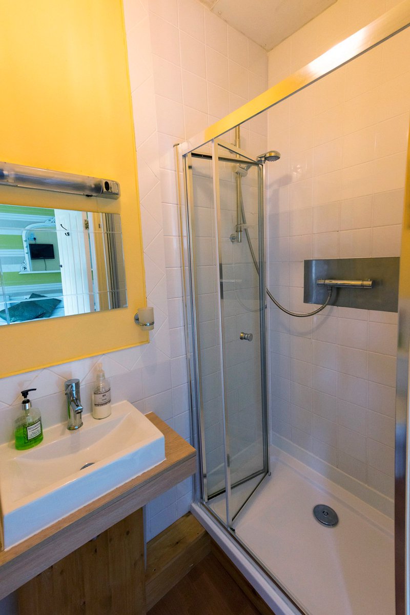 Halmer Grange Guest House tweet media