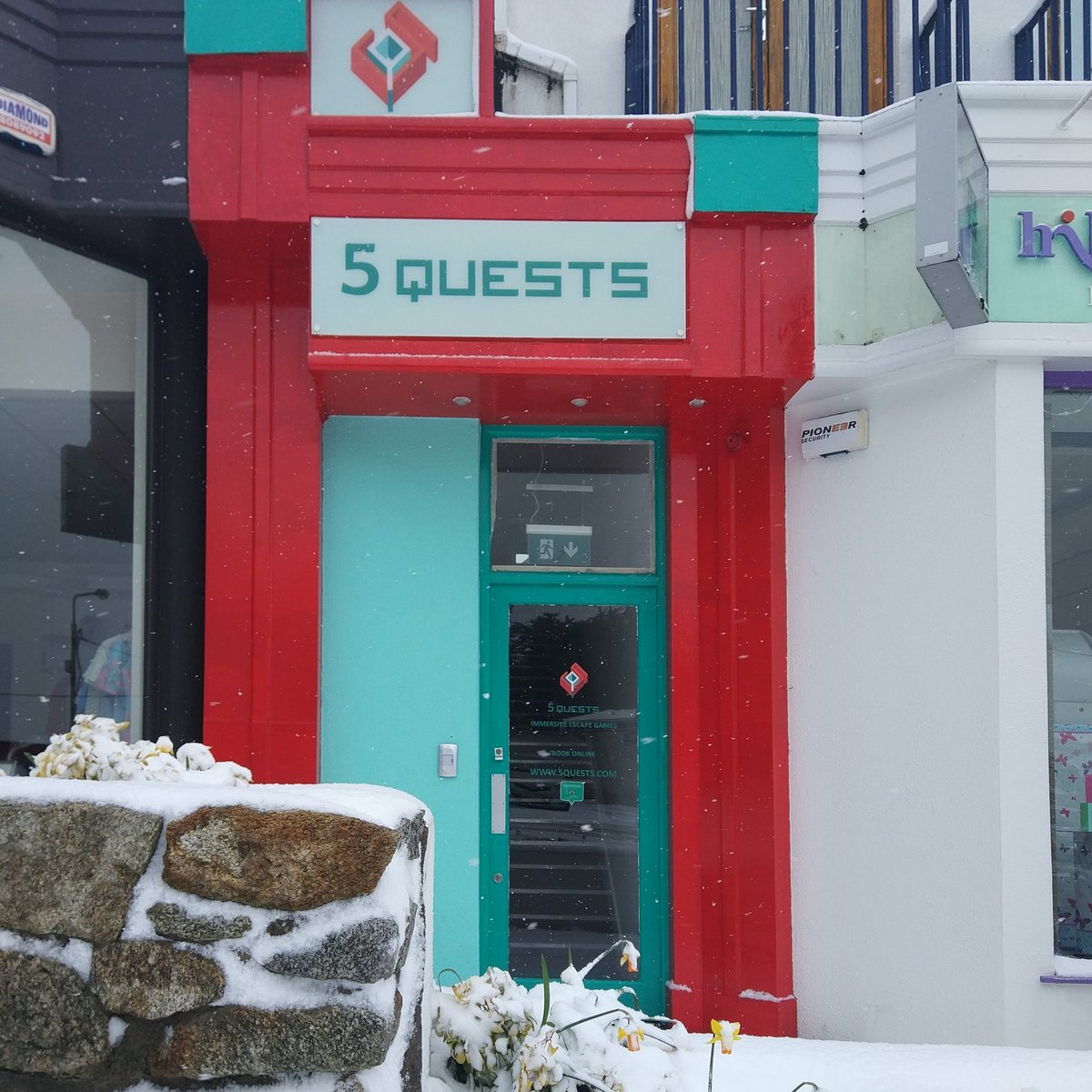 5 Quests Escape Room tweet media